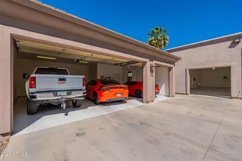 Exterior - 4052 E Hackamore Cir, Mesa, AZ 85205 photo 11 of 21