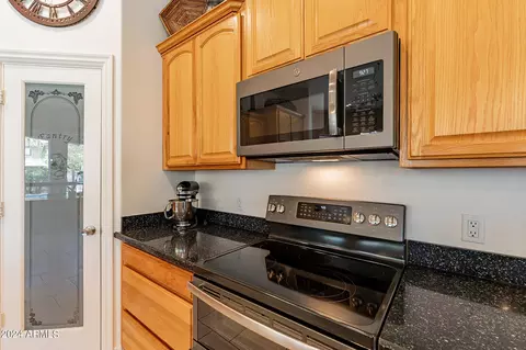 Kitchen - 4052 E Hackamore Cir, Mesa, AZ 85205 photo 5 of 9