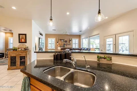 Kitchen - 4052 E Hackamore Cir, Mesa, AZ 85205 photo 7 of 9