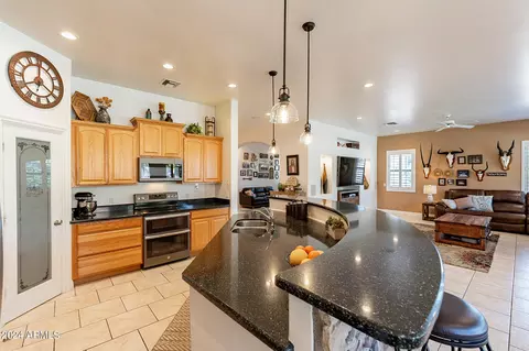 Kitchen - 4052 E Hackamore Cir, Mesa, AZ 85205 photo 3 of 9