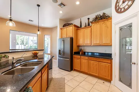 Kitchen - 4052 E Hackamore Cir, Mesa, AZ 85205 photo 8 of 9