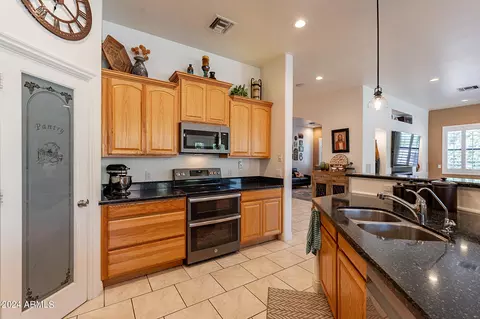 Kitchen - 4052 E Hackamore Cir, Mesa, AZ 85205 photo 9 of 9
