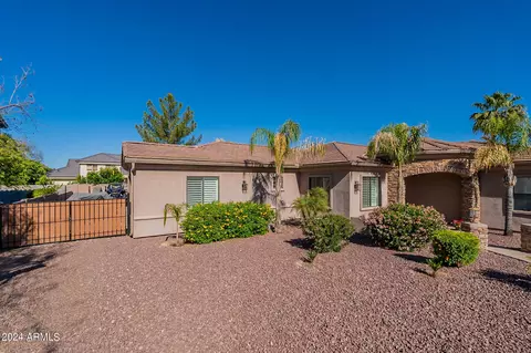 Exterior - 4052 E Hackamore Cir, Mesa, AZ 85205 photo 2 of 21