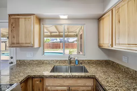 3122 W Crocus Dr, Phoenix, AZ 85053 photo 11