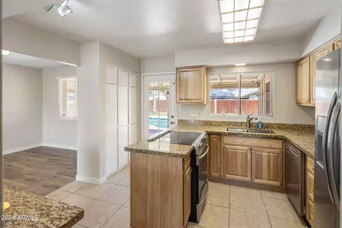 3122 W Crocus Dr, Phoenix, AZ 85053 photo 10