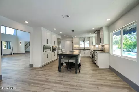 Dining - 27 E Cactus Wren Dr, Phoenix, AZ 85020 photo 2 of 2