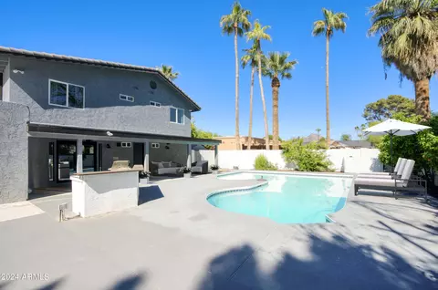 Exterior - 27 E Cactus Wren Dr, Phoenix, AZ 85020 photo 4 of 8