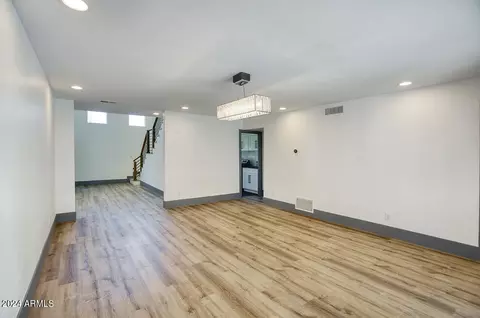 Living - 27 E Cactus Wren Dr, Phoenix, AZ 85020 photo 3 of 4