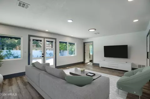 Living - 27 E Cactus Wren Dr, Phoenix, AZ 85020 photo 4 of 4