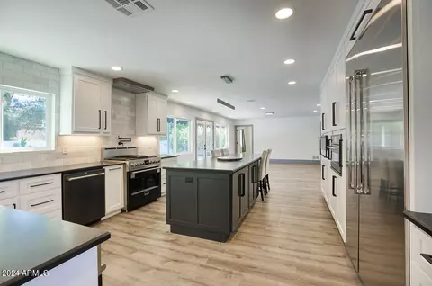 Kitchen - 27 E Cactus Wren Dr, Phoenix, AZ 85020 photo 3 of 3