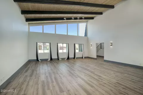 Living - 27 E Cactus Wren Dr, Phoenix, AZ 85020 photo 2 of 4