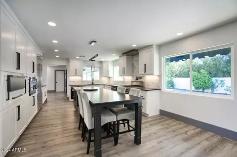 Kitchen - 27 E Cactus Wren Dr, Phoenix, AZ 85020 photo 2 of 3
