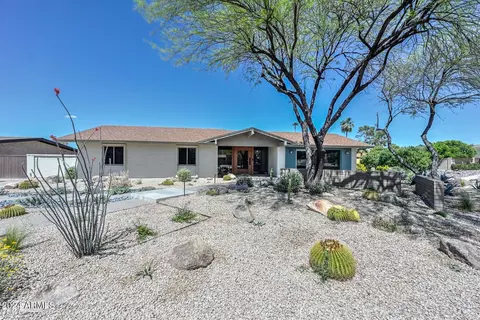 2 W Canterbury Ln, Phoenix, AZ 85023