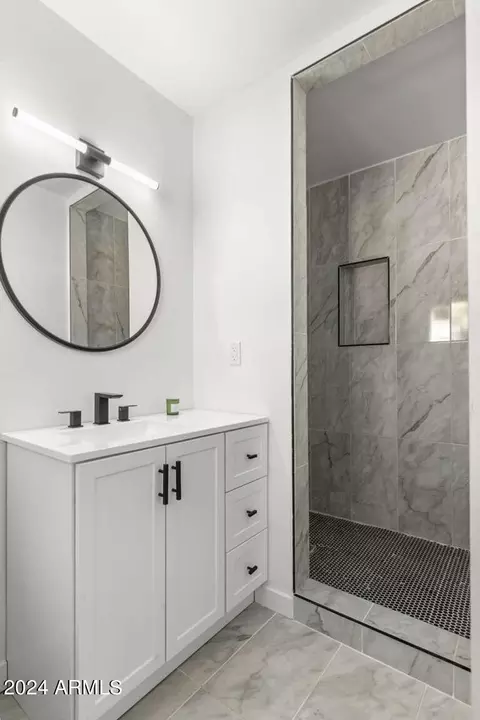 Bath - 1731 W Palmaire Ave, Phoenix, AZ 85021 photo 3 of 4