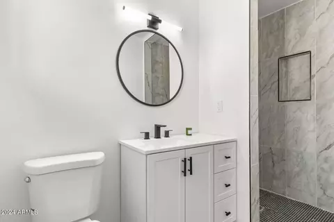 Bath - 1731 W Palmaire Ave, Phoenix, AZ 85021 photo 1 of 4