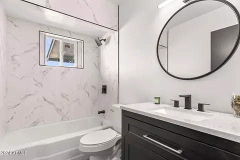 Bath - 1731 W Palmaire Ave, Phoenix, AZ 85021 photo 4 of 4