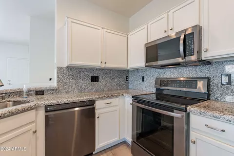 Kitchen - 3743 E Longhorn Dr, Gilbert, AZ 85297 photo 2 of 4