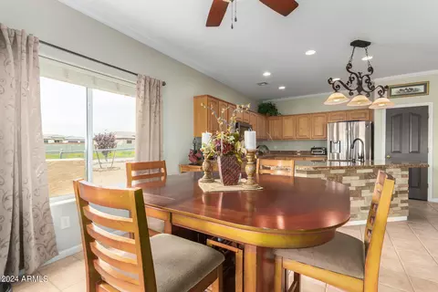 Dining - 2446 W Joy Ranch Rd, Phoenix, AZ 85086 photo 2 of 2