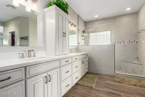 Bath - 2446 W Joy Ranch Rd, Phoenix, AZ 85086 photo 2 of 3