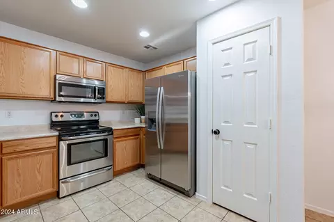 Kitchen - 3740 E Timberline Rd, Gilbert, AZ 85297 photo 4 of 7