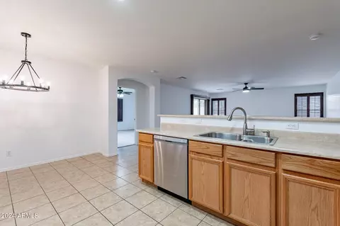 Kitchen - 3740 E Timberline Rd, Gilbert, AZ 85297 photo 6 of 7