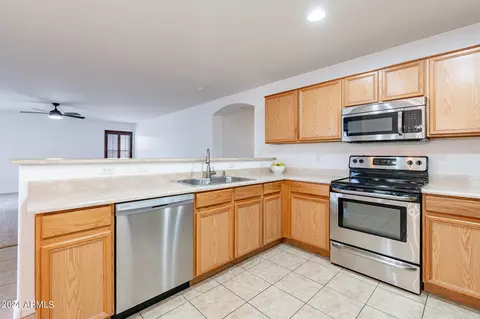 Kitchen - 3740 E Timberline Rd, Gilbert, AZ 85297 photo 3 of 7