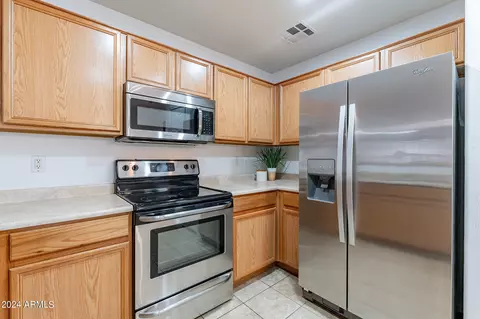 Kitchen - 3740 E Timberline Rd, Gilbert, AZ 85297 photo 5 of 7
