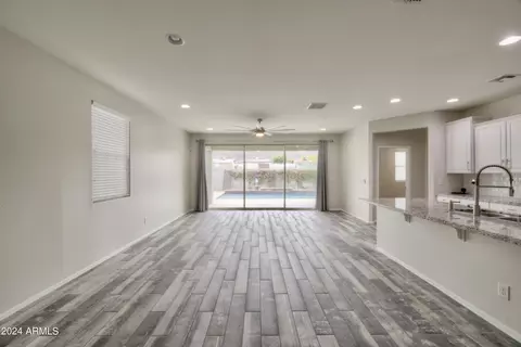 2429 E Beverly Rd, Phoenix, AZ 85042 photo 11