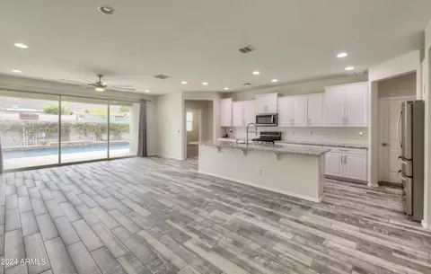 2429 E Beverly Rd, Phoenix, AZ 85042 photo 4