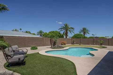9918 W Oak Ridge Dr, Sun City, AZ 85351