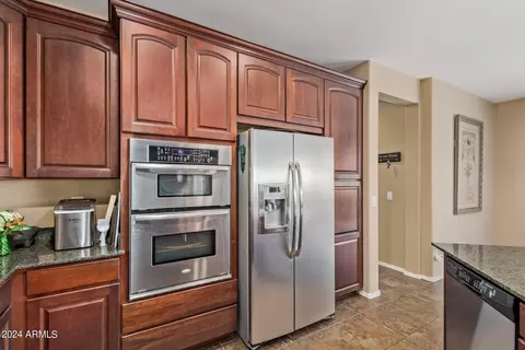 Kitchen - 1840 S Sinova Ave, Gilbert, AZ 85295 photo 4 of 6