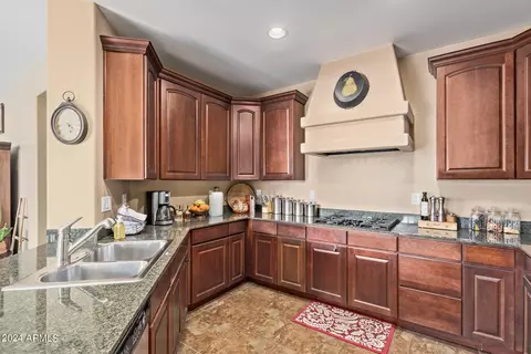 Kitchen - 1840 S Sinova Ave, Gilbert, AZ 85295 photo 2 of 6