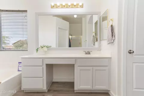 Bath - 1434 E Marco Polo Rd, Phoenix, AZ 85024 photo 4 of 5