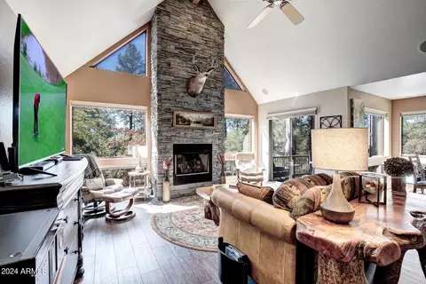 Living - 2501 Elk Run Ct #21, Payson, AZ 85541 photo 2 of 4
