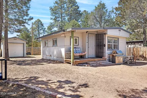 2065 Pine Lake Dr, Overgaard, AZ 85933