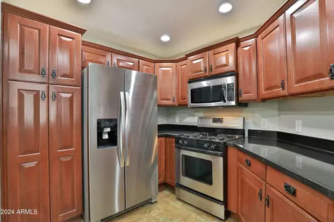 Kitchen - 5450 E Deer Valley Dr #2017, Phoenix, AZ 85054 photo 2 of 3