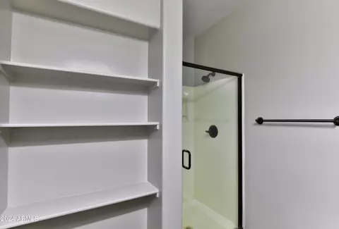 Bath - 5450 E Deer Valley Dr #2017, Phoenix, AZ 85054 photo 4 of 8