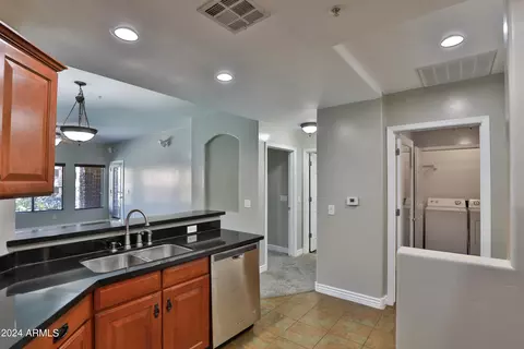 Bath - 5450 E Deer Valley Dr #2017, Phoenix, AZ 85054 photo 2 of 8