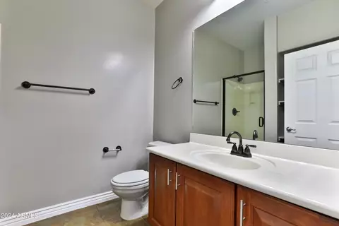 Bath - 5450 E Deer Valley Dr #2017, Phoenix, AZ 85054 photo 3 of 8