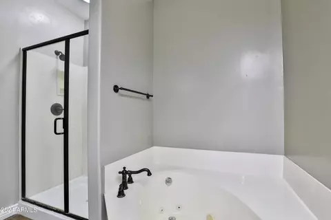 Bath - 5450 E Deer Valley Dr #2017, Phoenix, AZ 85054 photo 8 of 8