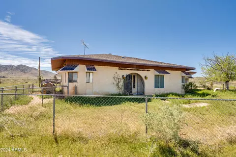 Exterior - 3000 E Page Ranch Rd, Willcox, AZ 85643 photo 1 of 4