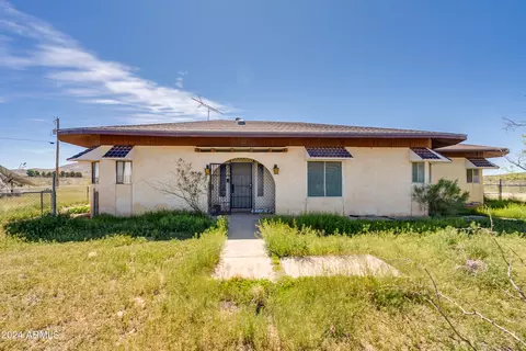 Exterior - 3000 E Page Ranch Rd, Willcox, AZ 85643 photo 2 of 4