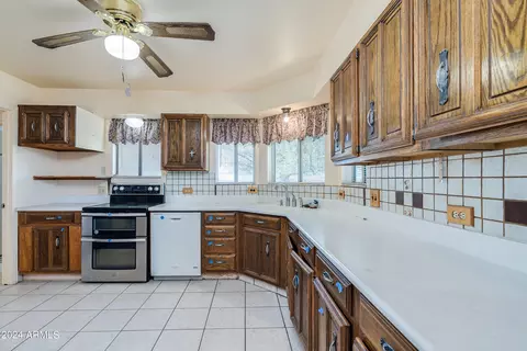 Kitchen - 3000 E Page Ranch Rd, Willcox, AZ 85643 photo 4 of 7