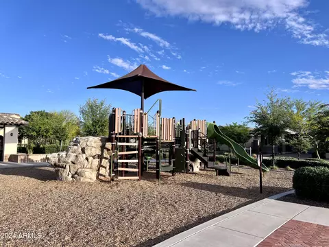 View/Area - 2011 N Beverly Pl, Buckeye, AZ 85396 photo 8 of 10