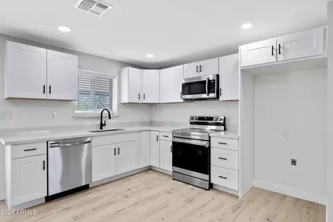 8015 E Juanita Ave, Mesa, AZ 85209