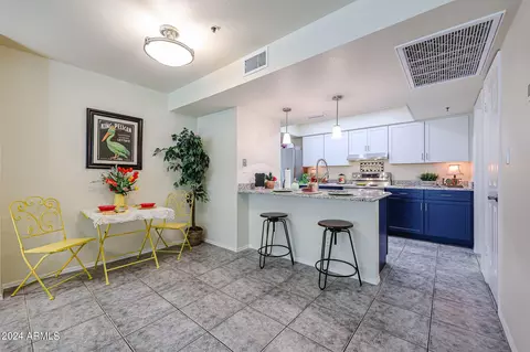 Kitchen - 100 E Fillmore St #129, Phoenix, AZ 85004 photo 1 of 3