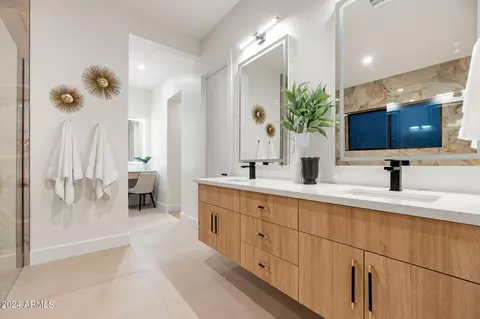 Bath - 4206 Earll Dr, Phoenix, AZ 85018 photo 1 of 7