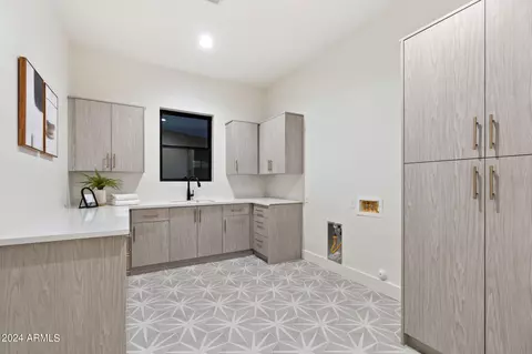 Kitchen - 4206 Earll Dr, Phoenix, AZ 85018 photo 4 of 4