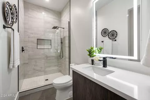Bath - 4206 Earll Dr, Phoenix, AZ 85018 photo 6 of 7