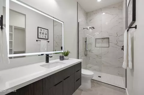 Bath - 4206 Earll Dr, Phoenix, AZ 85018 photo 5 of 7